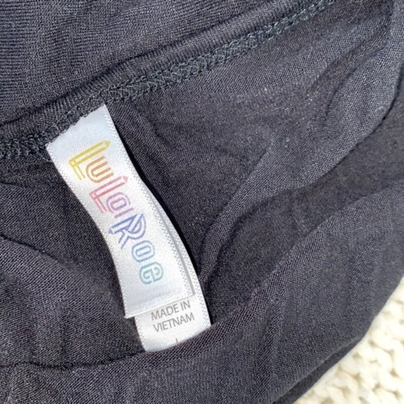 Lularoe black T-shirt size large - Picture 3 of 4